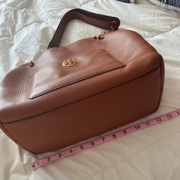 Like new Tory Burch leather handbag. Authentic from The Real Real. - Picture 2 of 7